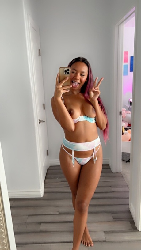 OnlyFans Little Mika Sky Little Mika Sky