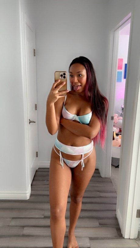 OnlyFans Little Mika Sky Little Mika Sky
