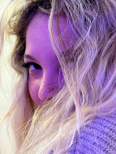 Glamorous OnlyFans babe All About Diana poses seductively in a solo