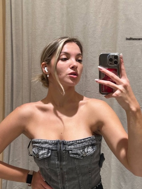Glamorous OnlyFans babe All About Diana poses seductively in a solo