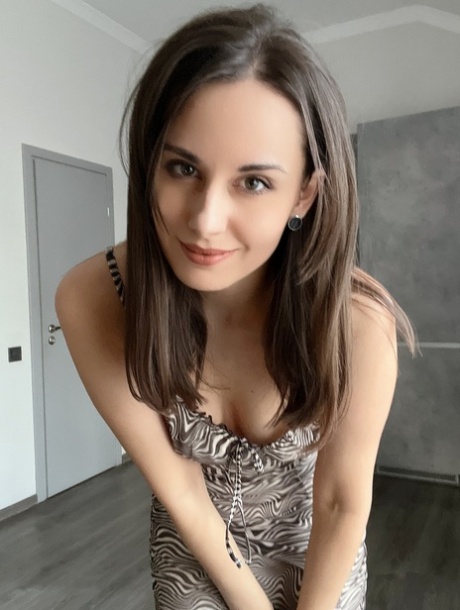 OnllyFans teen Alina Berryy posing in her sexy tight dress in a solo