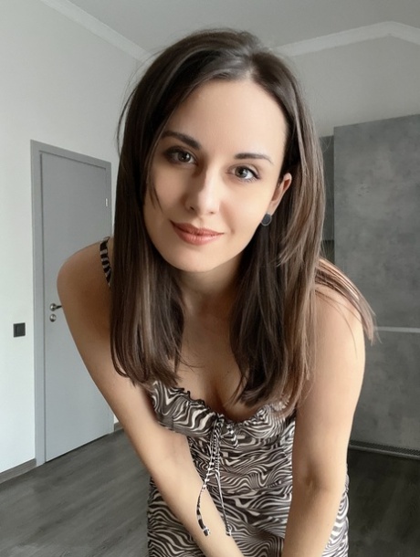 OnllyFans teen Alina Berryy posing in her sexy tight dress in a solo