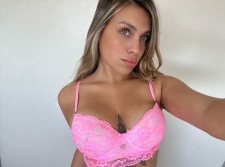 ONLYFANS 惊世骇俗的阿里公主 3 穿着内衣炫耀她的大屁股