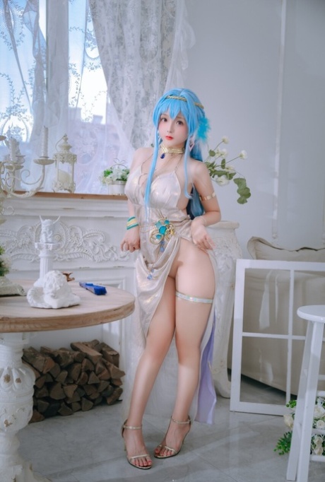 Pretty Asian babe shows her big ass while teasing in a sexy dress