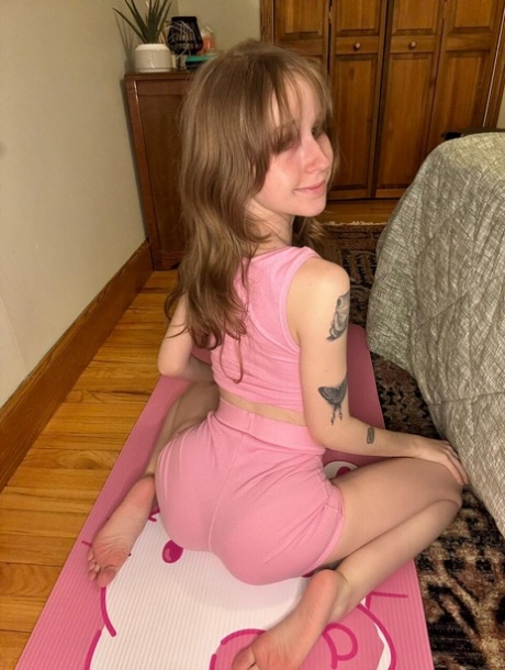 OnlyFans Teensy Bella 表演的 Teensy Bella 热门图片