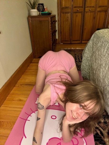OnlyFans Teensy Bella 表演的 Teensy Bella 热门图片