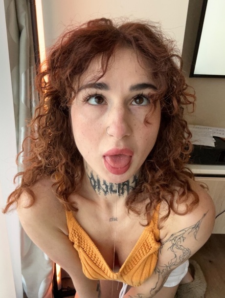OnlyFans 卷曲波莉特色卷发色情图片