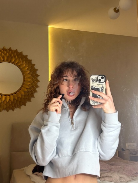 OnlyFans 卷曲波莉特色卷发色情图片