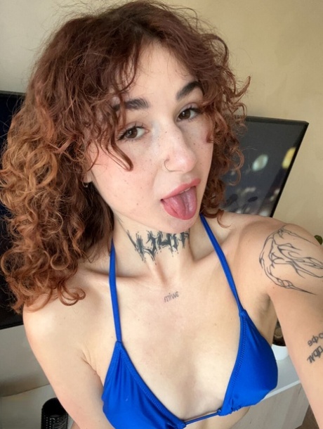 OnlyFans 卷曲波莉特色卷发色情图片