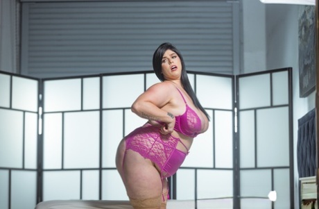Plumper Pass performed by Ace Bigs, Sheisatang Naked Gallery
