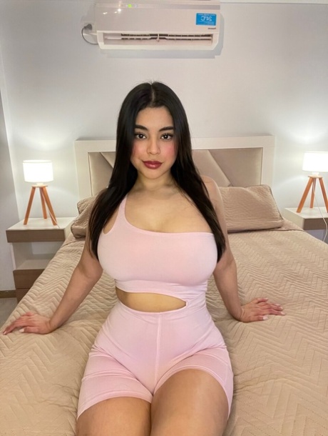 OnlyFans Sweetie Angelina performed by Sweetie Angelina Sex Pictures