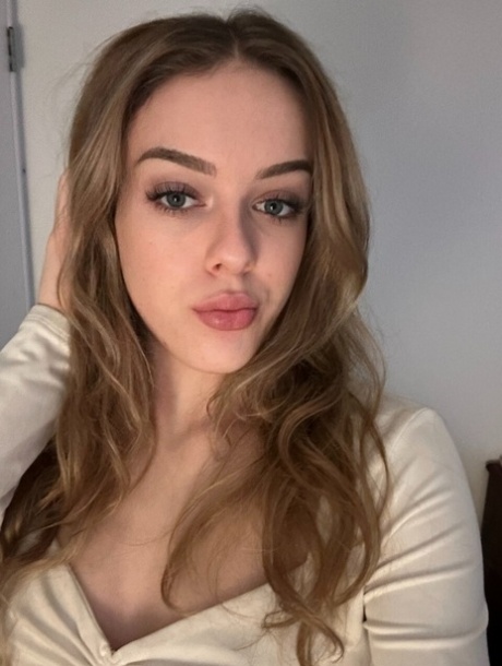 OnlyFans Sheena 嘴唇 Sheena 嘴唇