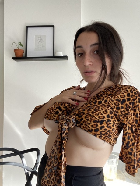 OnlyFans Maria Luna 18 performed by Maria Luna 18 Nude Images