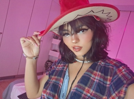 OnlyFans Nerdy B 表演的 Nerdy B XXX 照片