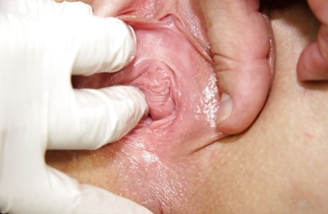 Close up doctor check of an formidable babe Alexa Bold with gyno tits - pornpics.de