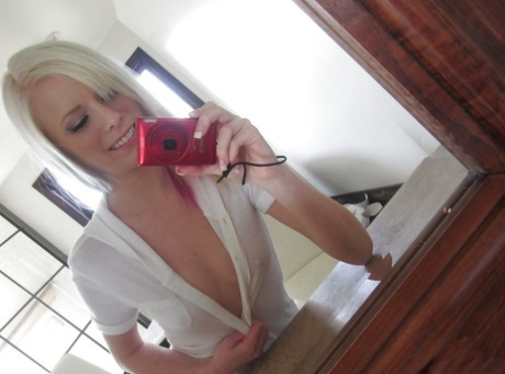 Self shots of a blonde teen babe with tiny tits Elaina Raye - pornpics.de