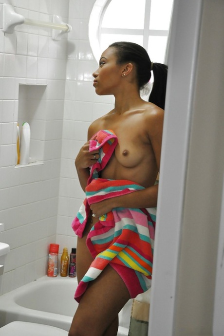 Ebony Adrian Maya undressing and taking shower in voyeur scene - pornpics.de