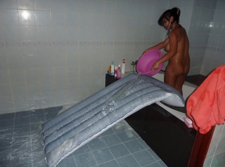 Busty Thai chick gets drunk and strips naked for boyfriend and bath - pornpics.de