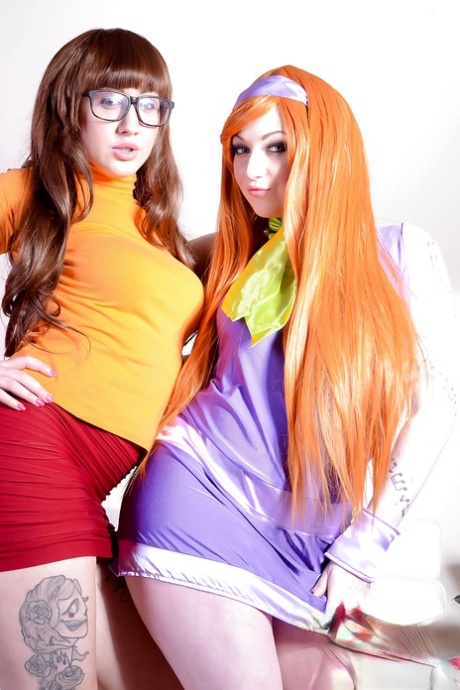 Cosplay fetish models Harmony Reigns and Elouise Please toy shaved twats