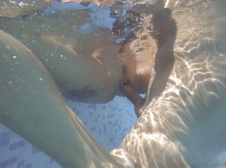 Busty Euro blonde Chloe Lacourt fucking outdoors in swimming pool - pornpics.de