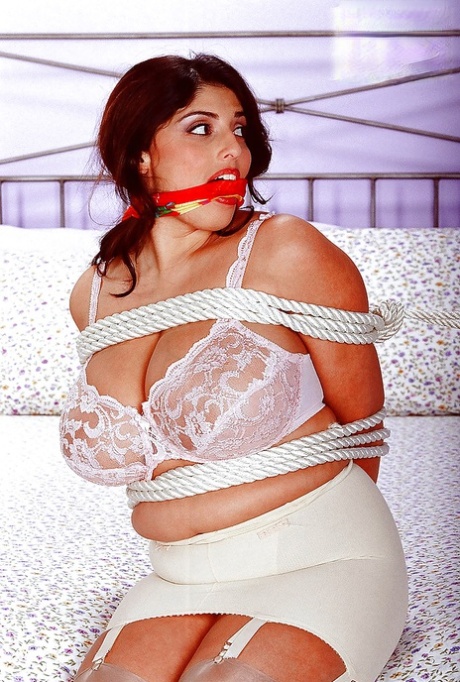 Busty Kerry Marie Official