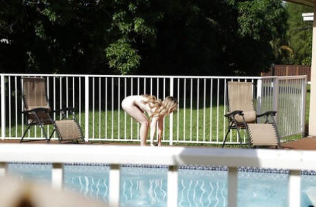Sexy MILF Daisy Chainz captured in the nude beside pool after bikini removal - pornpics.de