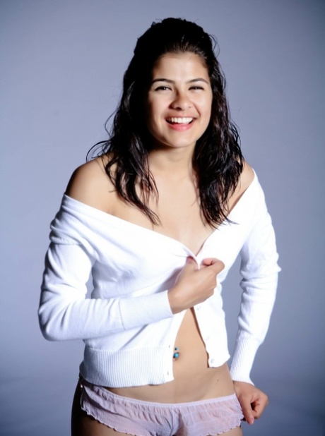Indian solo girl models non nude in panties after removing her glasses