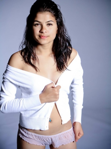 Indian solo girl models non nude in panties after removing her glasses