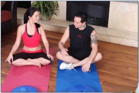 Hot yoga instructor Cherry Ferretti helping horny guy to reach nirvana - pornpics.de