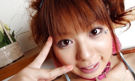 Pretty asian teen with tiny titties stripping on the bed