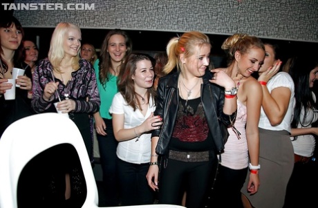Cock starving chicks spend some good time at the drunk party - pornpics.de
