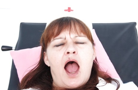 Naughty mature nurse stuffing her twat with a big dildo and gyno stuff - pornpics.de