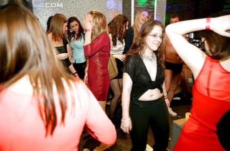 Sassy amateurs getting dirty at the party in the night club - pornpics.de