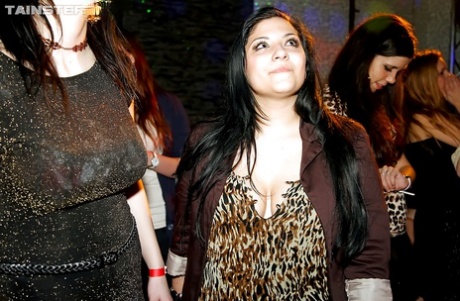 Sassy amateurs getting dirty at the party in the night club - pornpics.de