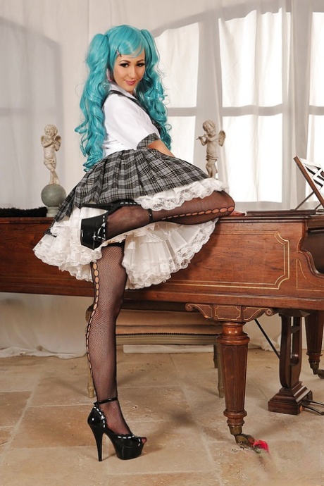Amazingly lovely european doxy in cosplay outfit revealing her goods - pornpics.de