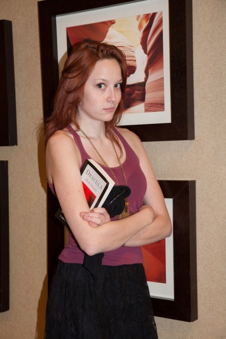 Shy teen Kimmy Diedrick flashes her purple panties in the hotel lobby - pornpics.de