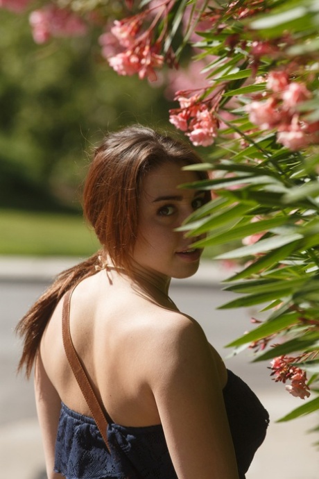 Teen girlfriend Lanie Morgan reveals big natural tits & ass in the park