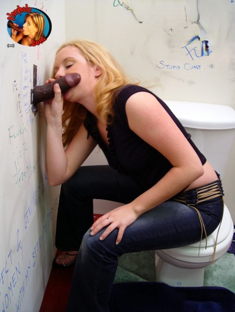 Blonde 39yo Fiona Cheeks tastes black dong through a gloryhole in the toilet - pornpics.de