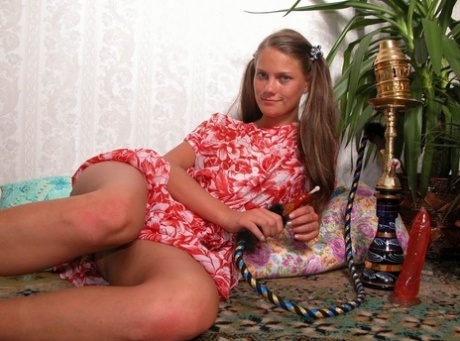 Amateur teen Evgeniya spreads her legs and fingers herself on the floor - pornpics.de