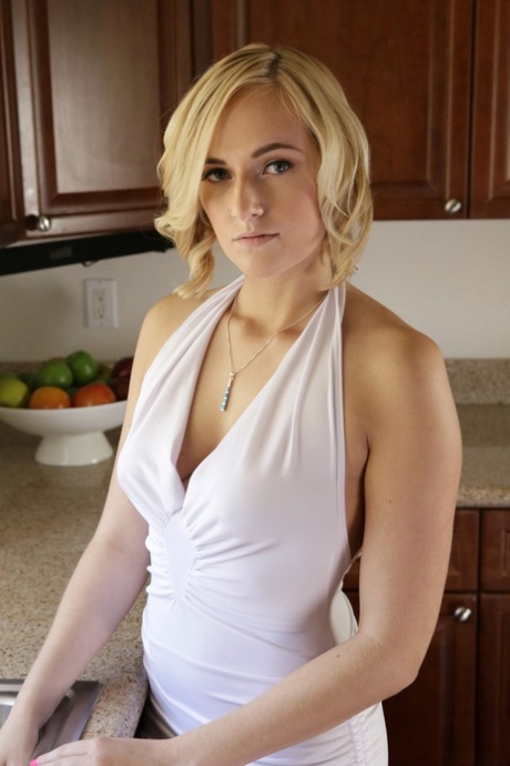 Blonde housewife Kate England gets orally pleased and pounded in the kitchen - pornpics.de
