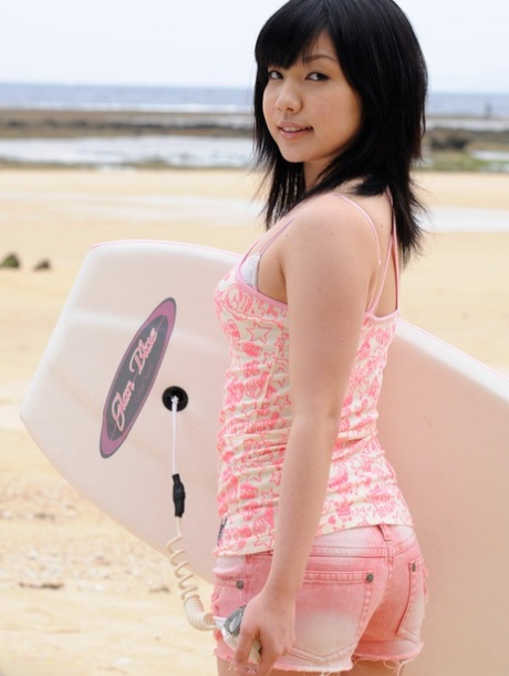 Sexy Asian girl Airi Minami enjoys hot intercourse at a cabin in the village - pornpics.de