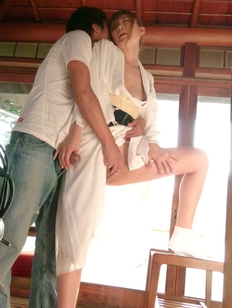 Mature Asian Reira Aisaki takes a stiff cock in her trimmed vagina - pornpics.de