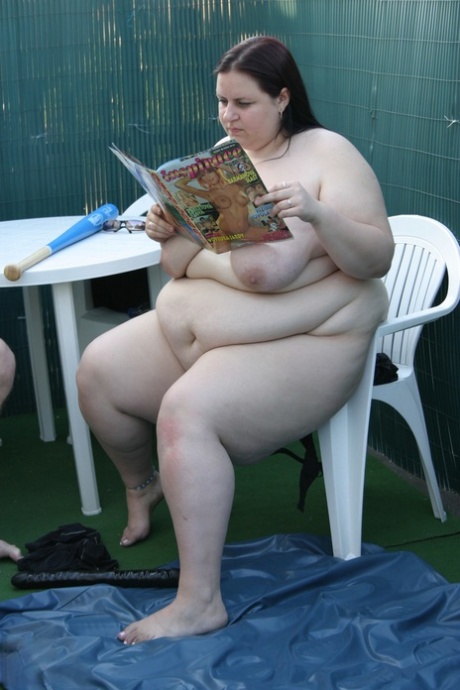 obese female nude 