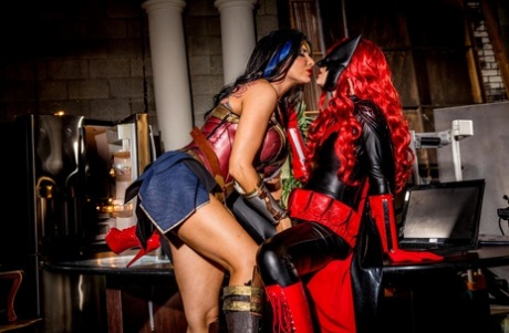 Horny cosplaying babes Charlotte Stokely & Romi Rain taste each other's pussy - pornpics.de