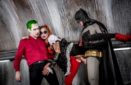 Sleazy MILF Kleio Valentien enjoys a wild FMM 3some in a Suicide Squad parody