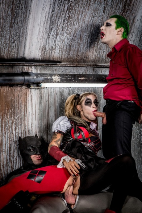 Sleazy MILF Kleio Valentien enjoys a wild FMM 3some in a Suicide Squad parody