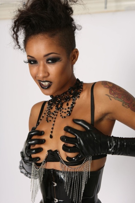 Slender ebony doll Skin Diamond poses in stocking and leather outfit solo - pornpics.de