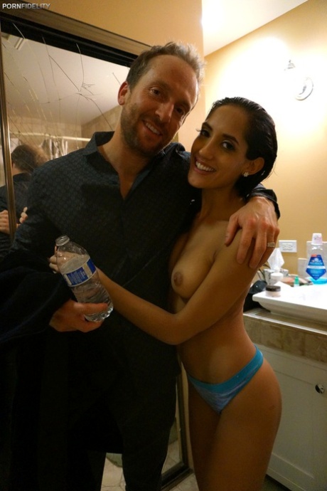 Skinny Latina pornstar Chloe Amour shows her medium natural tits in stockings - pornpics.de