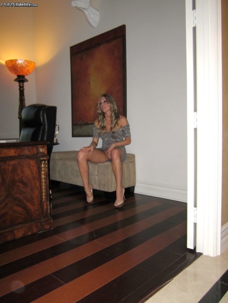 Big titted hottie Samantha Saint shows her curves and takes dick in her mouth