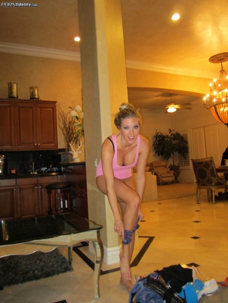 Big titted hottie Samantha Saint shows her curves and takes dick in her mouth